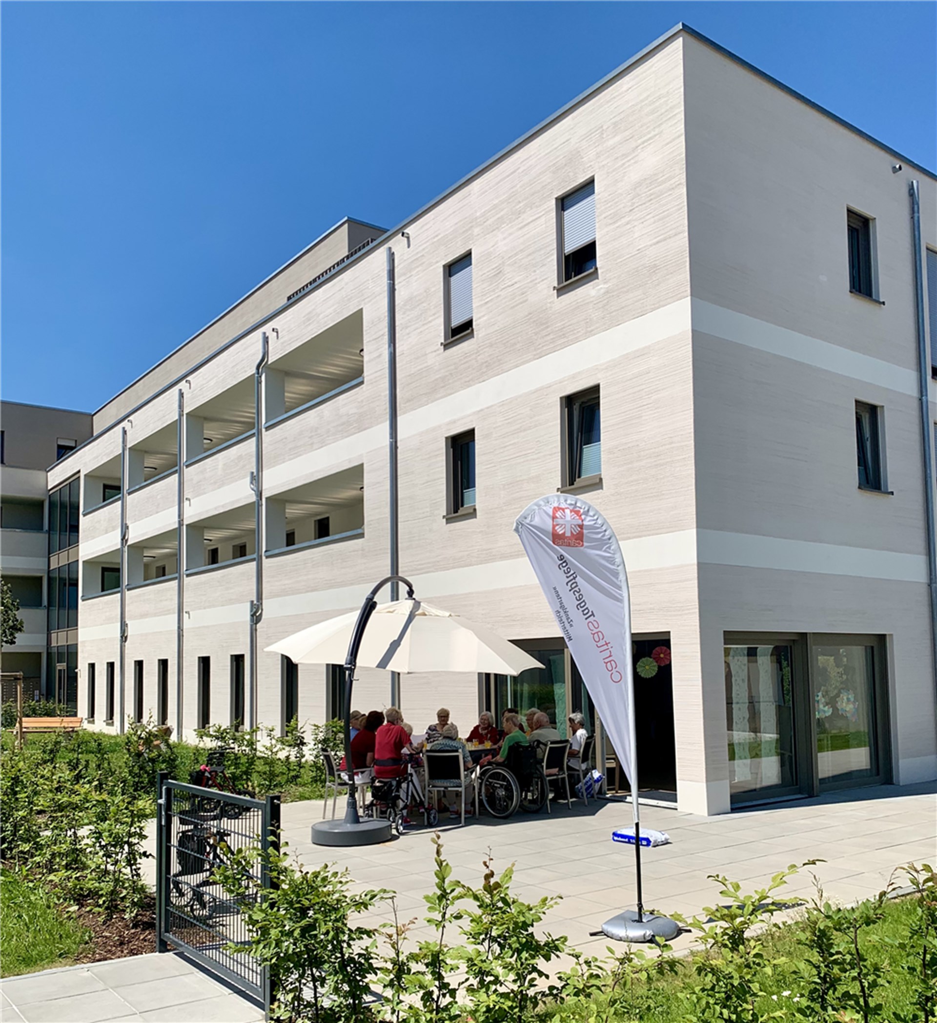 Gute Unterhaltung auf der Terrasse